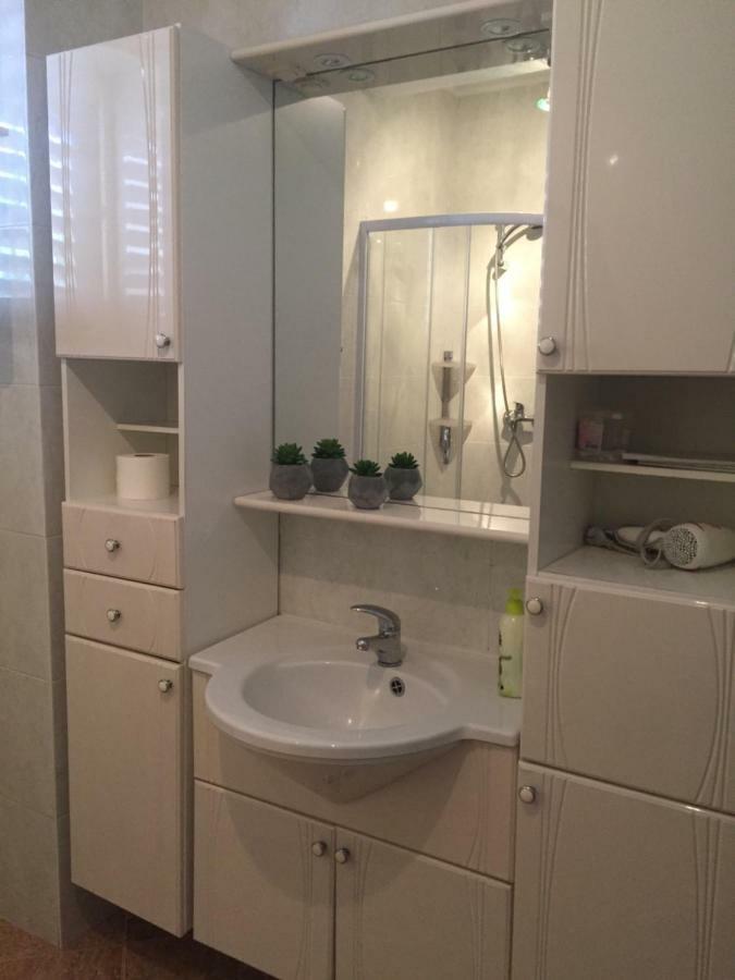 Apartament Bond With Private Parking