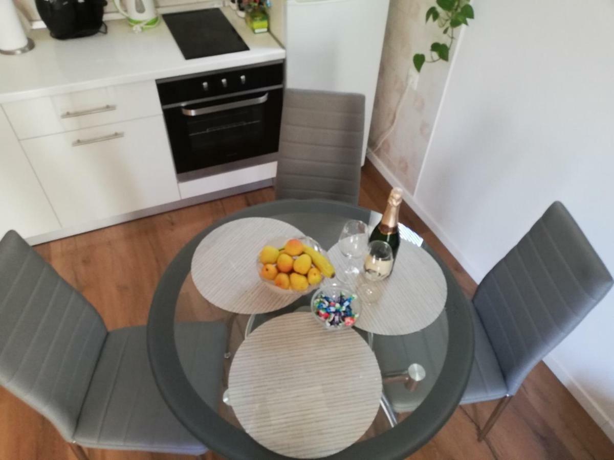 Bond With Private Parking Apartman Zára